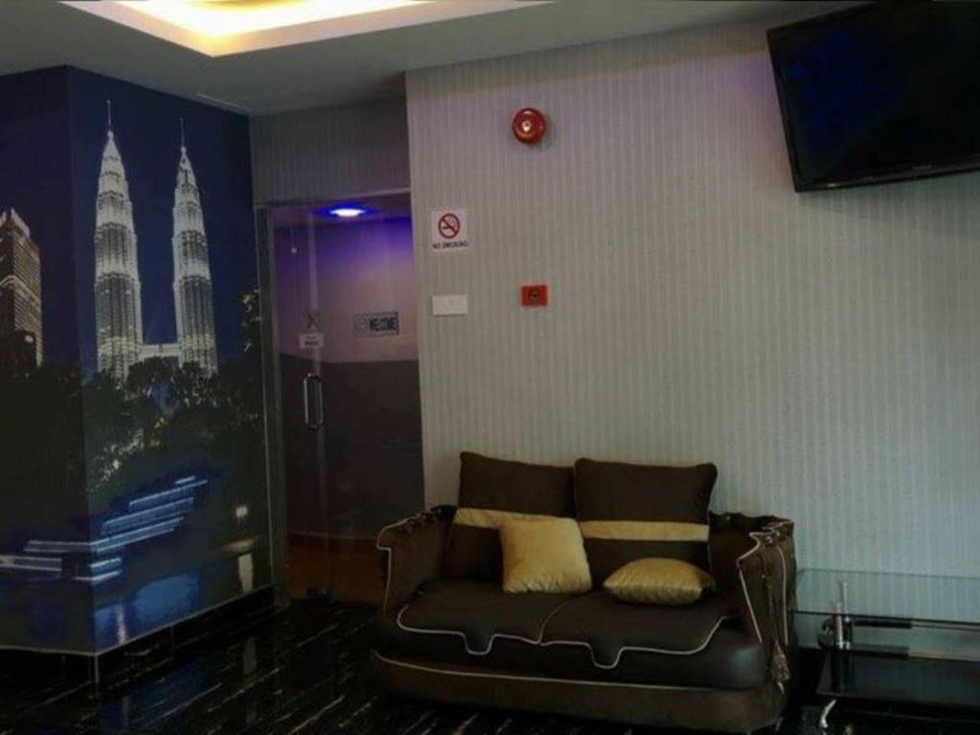 Oyo 176 Hotel Q Inn Petaling Jaya Zewnętrze zdjęcie